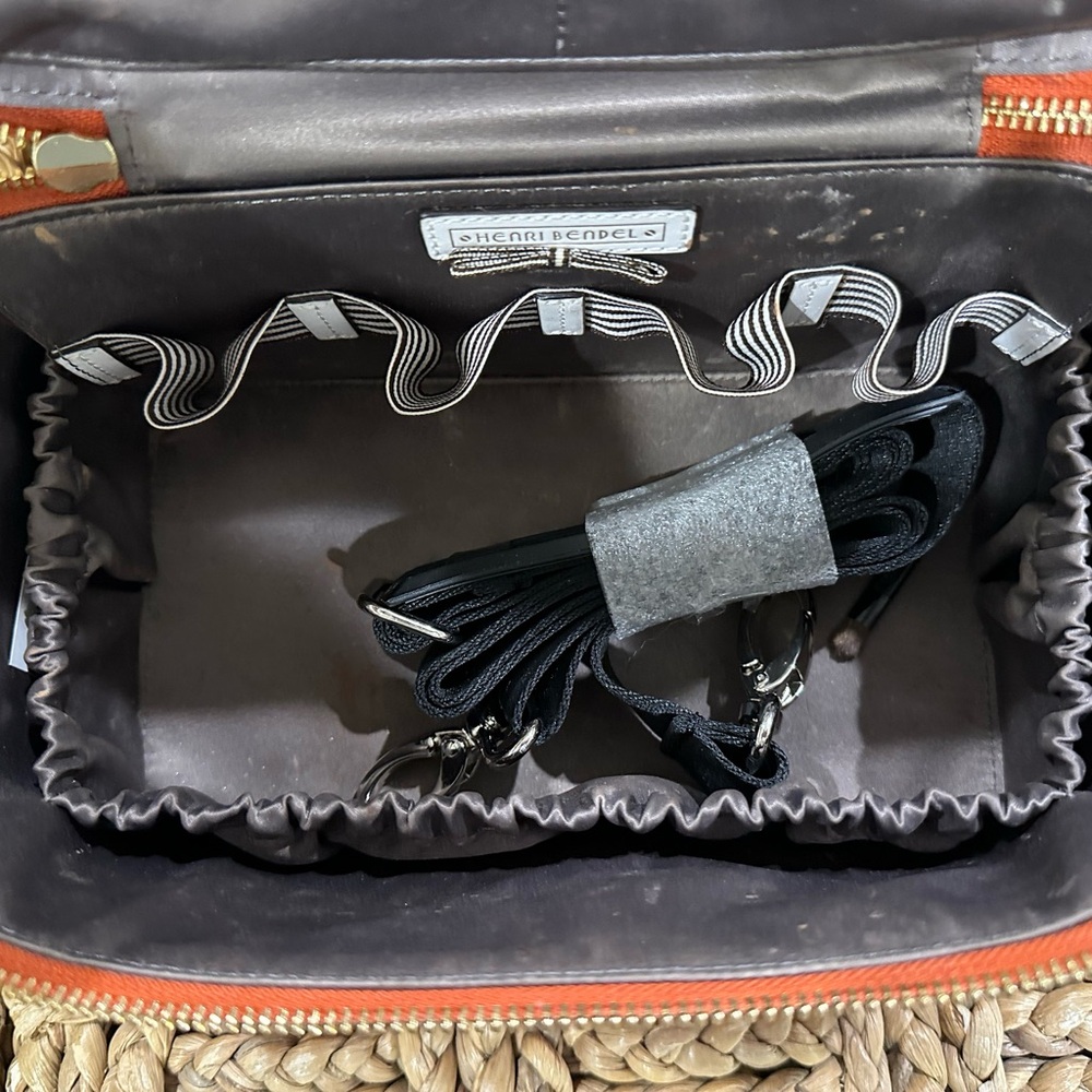 HENRI BENDEL Orange West 57th Train Case/Cosmetic Case - Picture 4 of 9